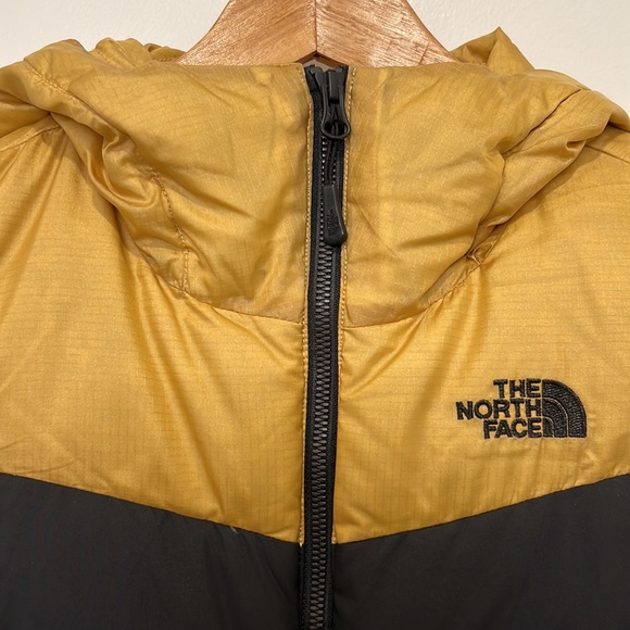 The North Face Puffer Vest Women's Xs Hooded 650 Down Gold Black - Picture 2 of 13